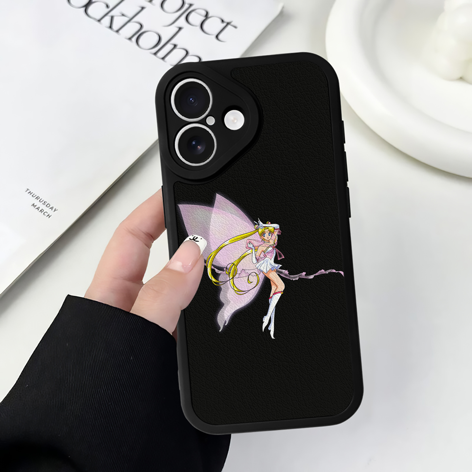 （画像用） 美少女戦士セーラームーン 月野 うさぎ つきの うさぎ Sailor Moon Tsukino Usagi 【iPhone 16シリーズ対応】シリコンスマホケース（レザー調） 材質：シリコン